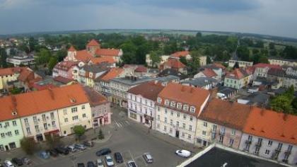 Sulechów - Widok z ratusza na rynek miasta w kieru
