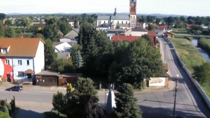 Borzęcin - Widok na Kościół Rzymskokatolicki Pw. N