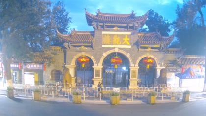 Kunming, Junnan, Chiny - Widok na bramę do parku -