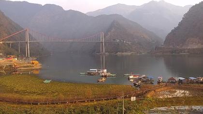 Lincang, Junnan, Chiny - Widok na na most na rzece
