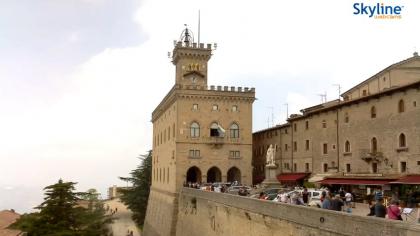San Marino - Widok na Piazza Libertà i Palazzo Pub