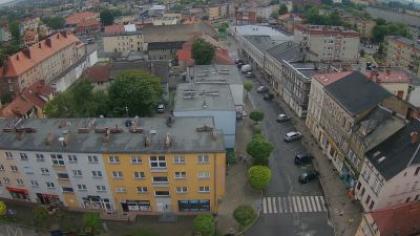 Sulechów - Widok z ratusza na rynek miasta w kieru