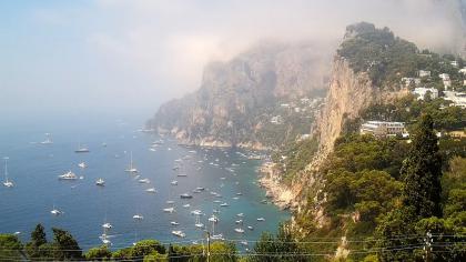 Włochy - Capri, Widok z Via Tragara na zatokę Mari