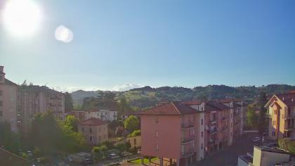Ovada, Piemont, Włochy - Widok na ulicę - Via Mari