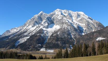 Irdning, Styria, Austria - Widok na masyw górski -