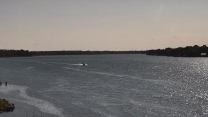Port Lambton, Ontario, Kanada - Widok na rzekę - S