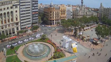 Walencja, Hiszpania - Widok na fontannę oraz plac 