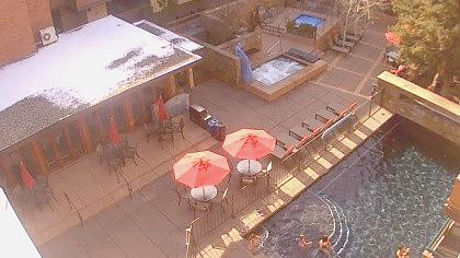 Aspen - Aspen Square’s Pool and Courtyard - Kolora